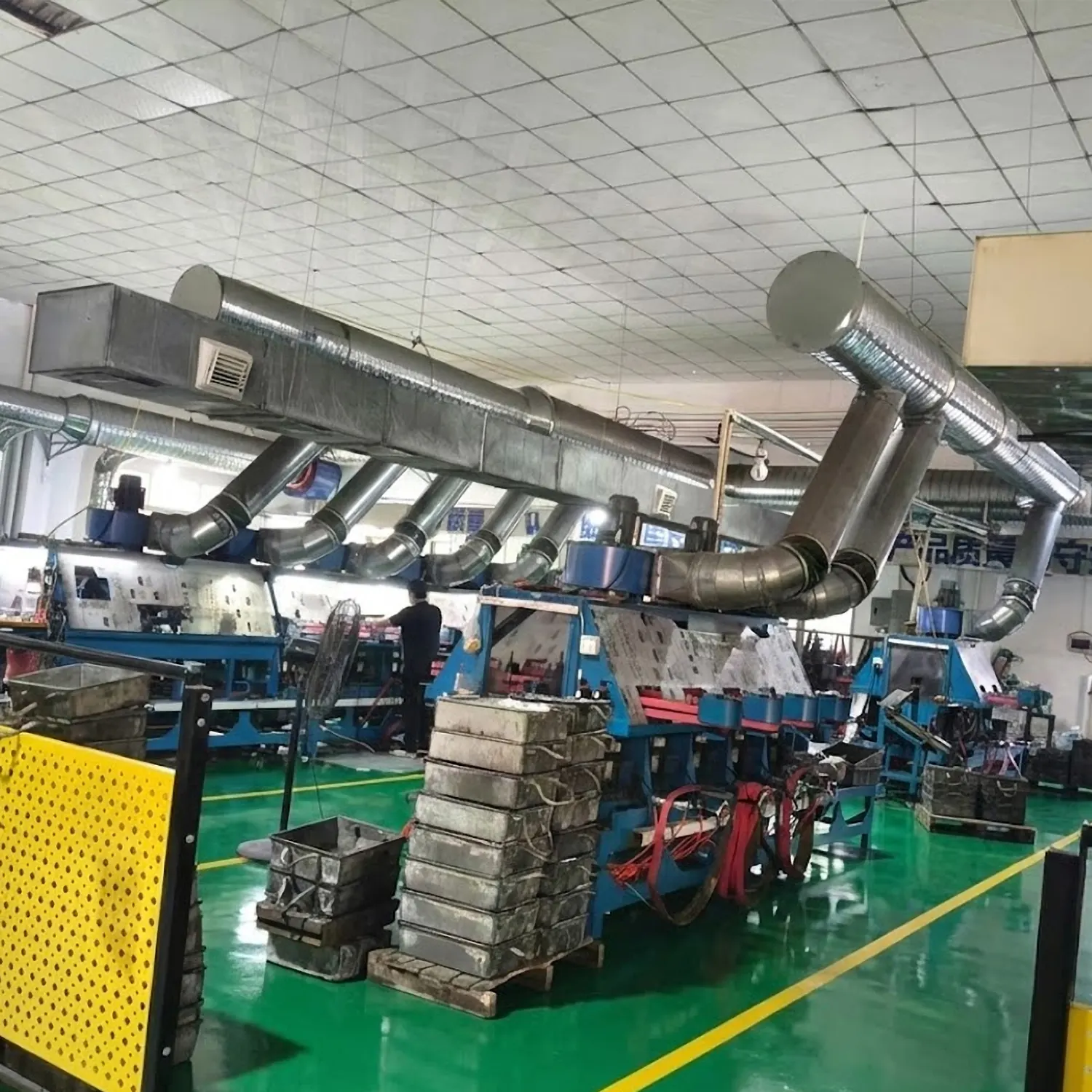 冲压产线与在制品料架